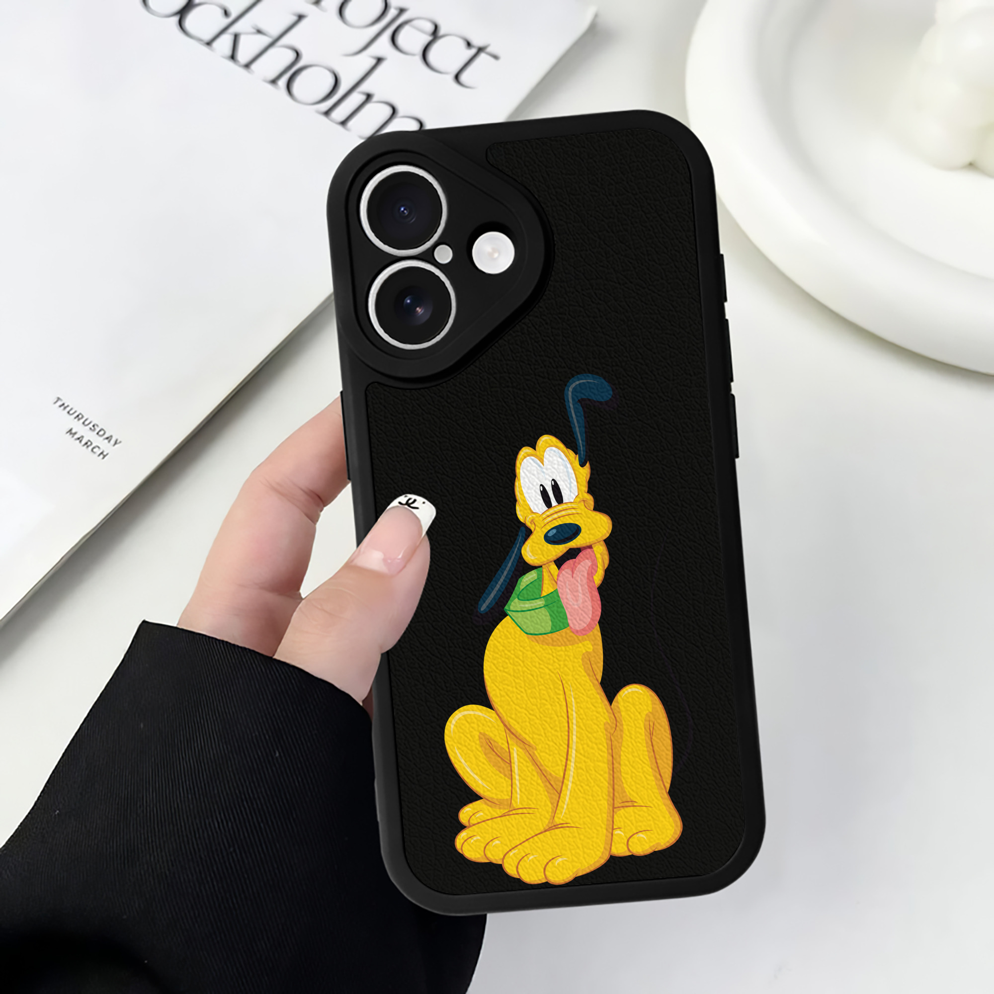 （画像用） ミッキーマウス Mickey Mouse 【iPhone 16シリーズ対応】シリコンスマホケース（レザー調） 材質：シリコン